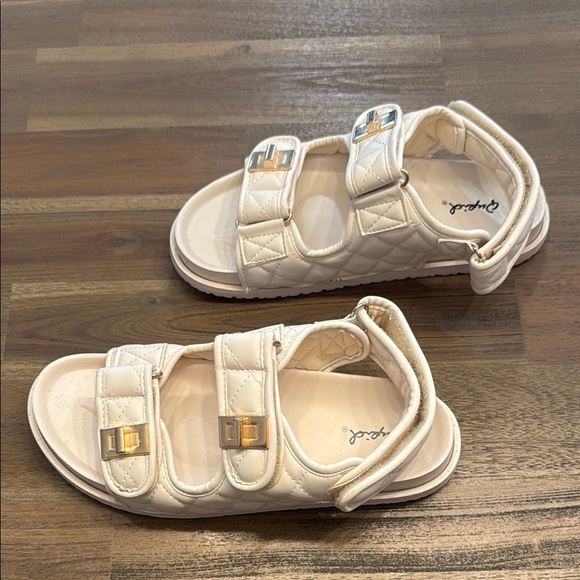 Sandals - Picture 3 of 5